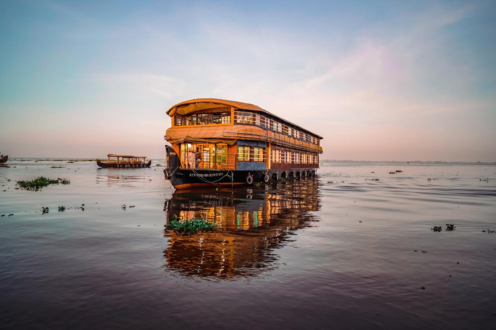 Venice Premium Houseboats Alleppey Alappuzha ภายนอก รูปภาพ
