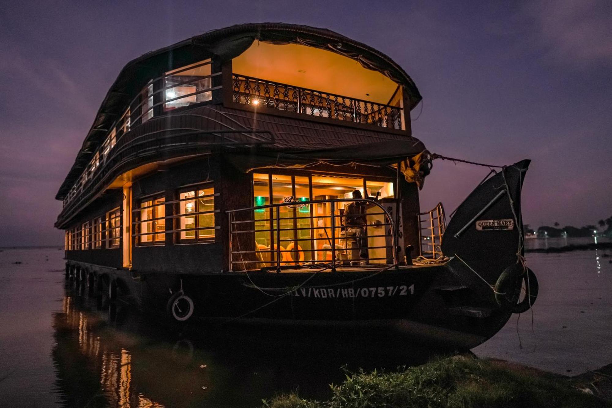 Venice Premium Houseboats Alleppey Alappuzha ภายนอก รูปภาพ