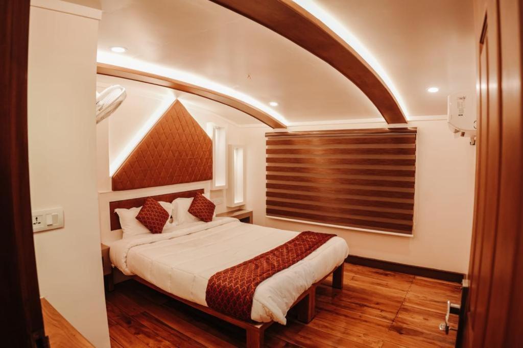 Venice Premium Houseboats Alleppey Alappuzha ภายนอก รูปภาพ