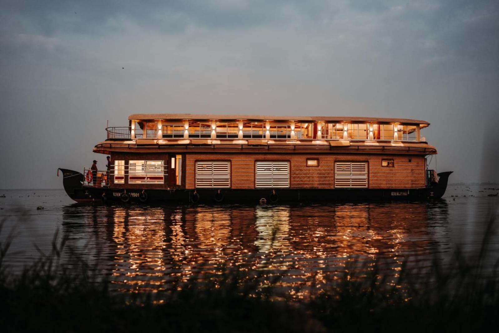 Venice Premium Houseboats Alleppey Alappuzha ภายนอก รูปภาพ