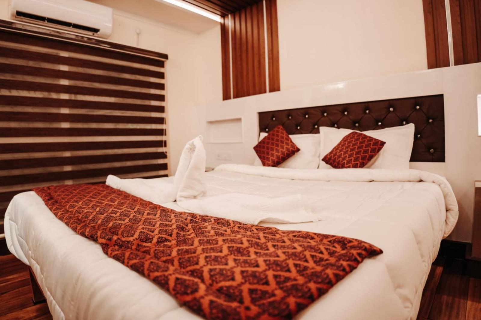 Venice Premium Houseboats Alleppey Alappuzha ภายนอก รูปภาพ